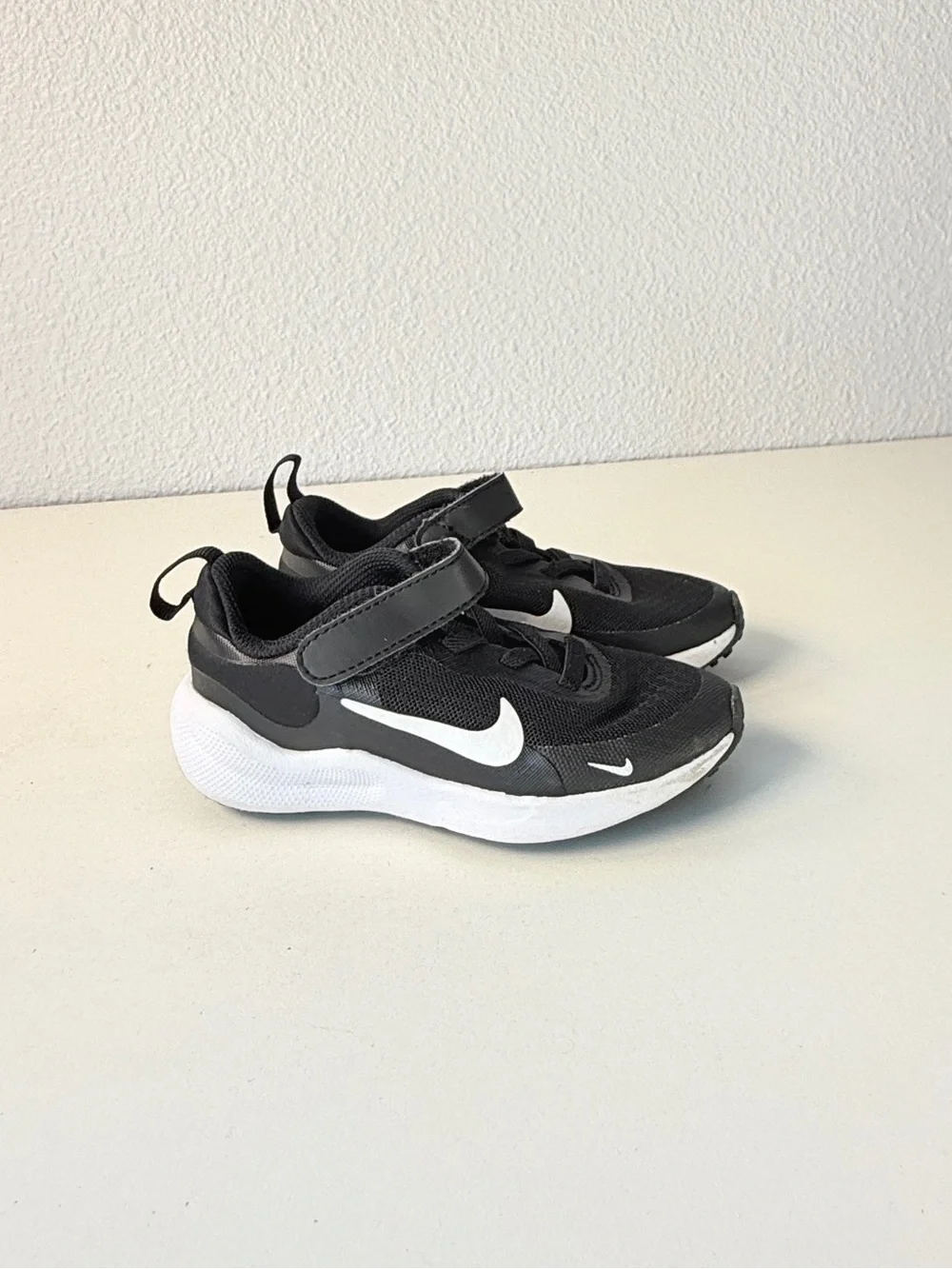 Nike Toddler Running Sneakers Black White Velcro Shoes Size 8C